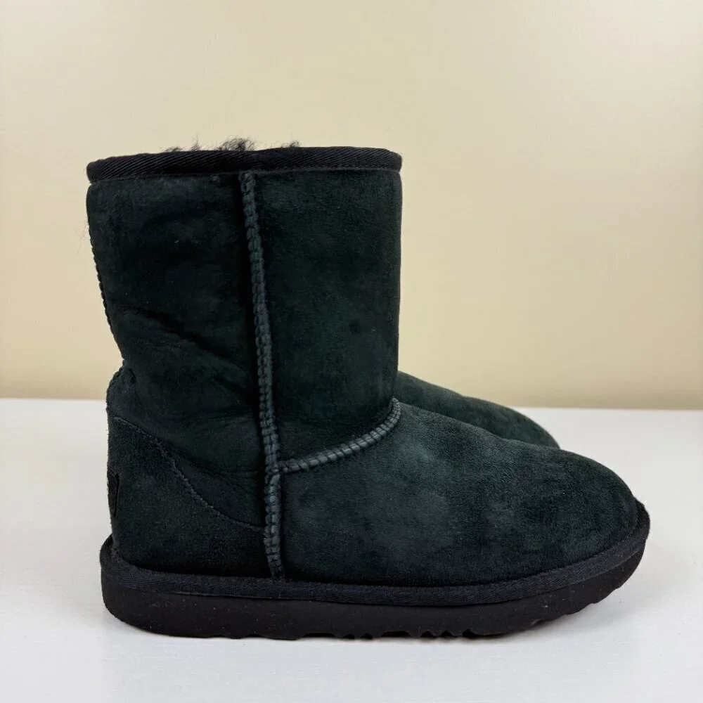 EUC UGG Classic Black Short Boots S/N 1017703K